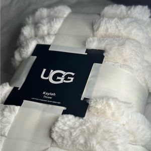 UGG Kaylah Throw Snow